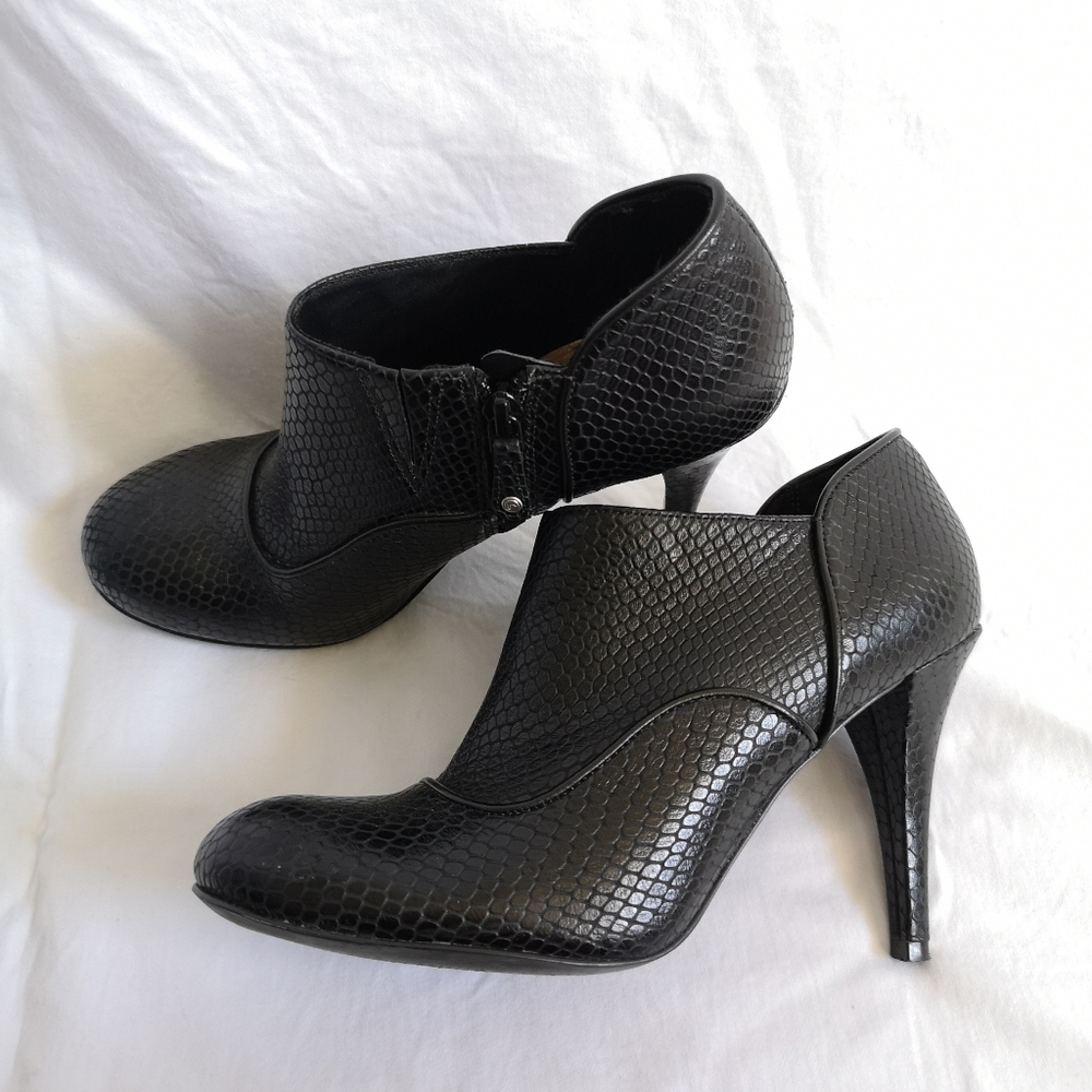Rockport heeled booties